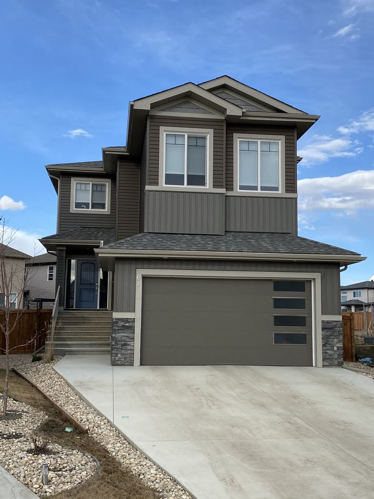 Modern Detached 6-Room Family House with Double Garage